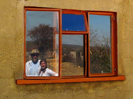 Mark & Casey looking at Moiponi's new house